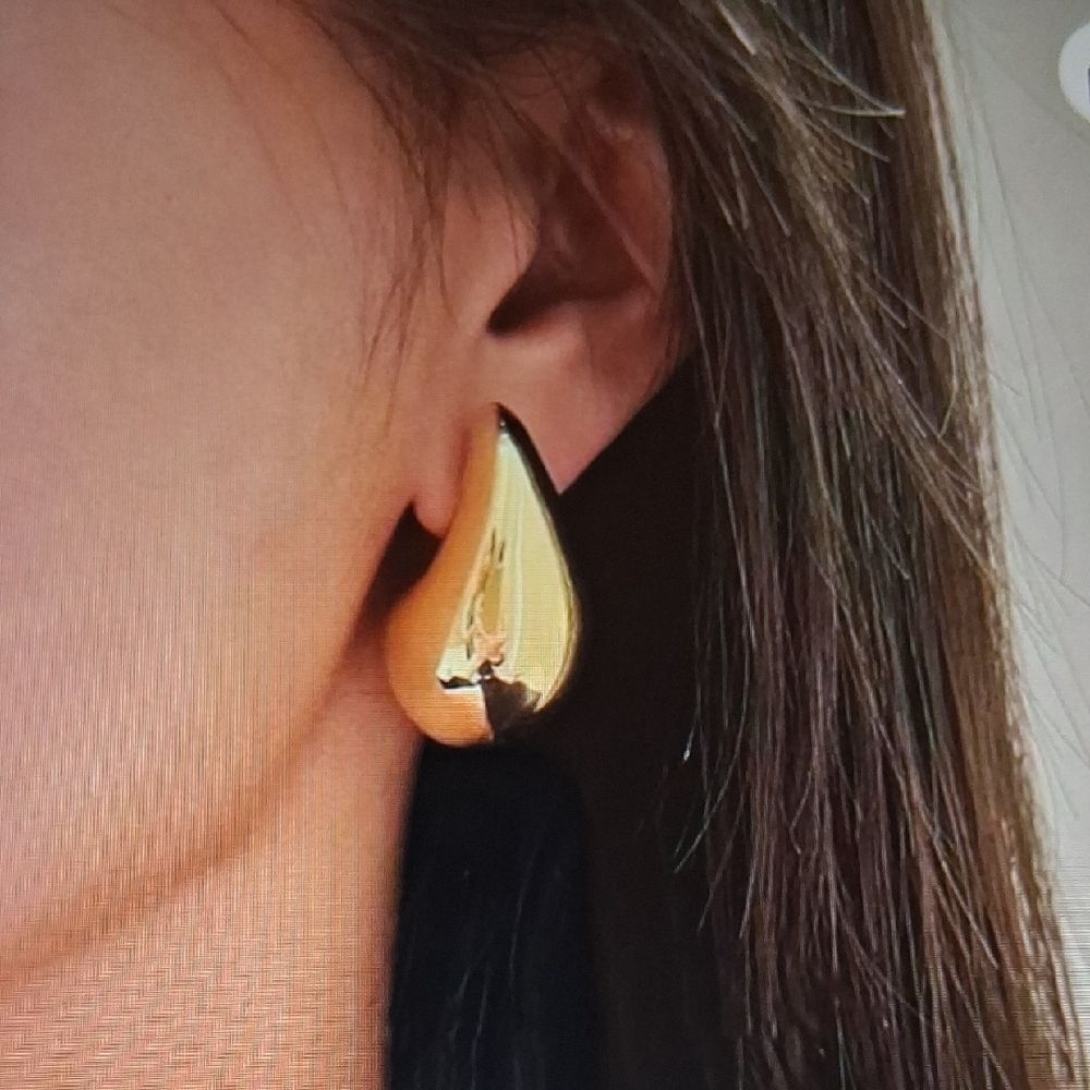 Elegant 18k GP Teardrop Earrings New